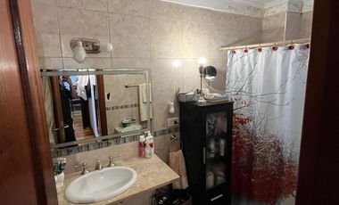 Departamento 3 ambientes en semipiso reciclado con 2 cocheras en venta - Wilde