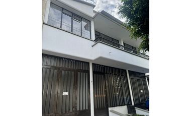 VENTA ALMPLIA CASA COMERCIAL SECTOR LA ELVIRA AV. 30 DE AGOSTO PEREIRA