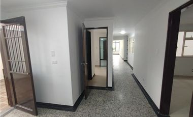 VENTA ALMPLIA CASA COMERCIAL SECTOR LA ELVIRA AV. 30 DE AGOSTO PEREIRA