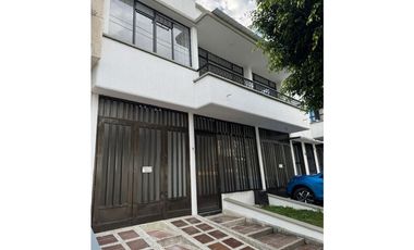 VENTA ALMPLIA CASA COMERCIAL SECTOR LA ELVIRA AV. 30 DE AGOSTO PEREIRA