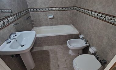 Alquiler departamento 4 ambientes con cochera en Caballito