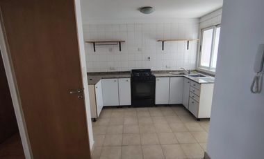 Alquiler departamento 4 ambientes con cochera en Caballito
