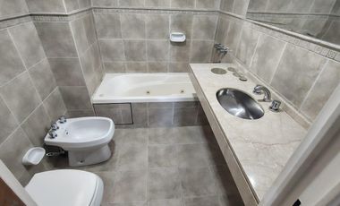 Alquiler departamento 4 ambientes con cochera en Caballito