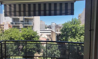 Alquiler departamento 4 ambientes con cochera en Caballito