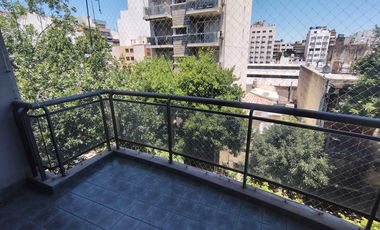 Alquiler departamento 4 ambientes con cochera en Caballito