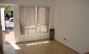 Departamento en Alquiler 2 Amb. c/ patio y Cochera - Ramos Mejia