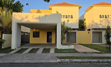Casa en Renta AMUEBLADA dentro de Privada en Conkal Yucatán