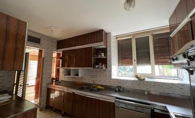 Casa de cinco ambientes con piscina a la venta en Wilde