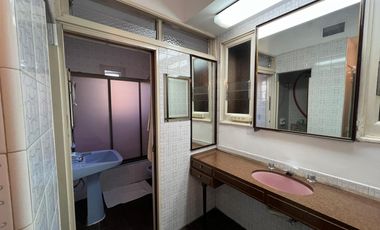 Casa de cinco ambientes con piscina a la venta en Wilde