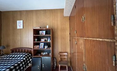 Casa de cinco ambientes con piscina a la venta en Wilde