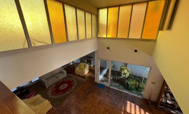 Casa de cinco ambientes con piscina a la venta en Wilde