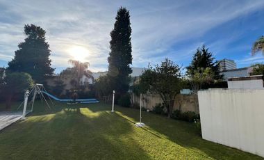 Casa de cinco ambientes con piscina a la venta en Wilde