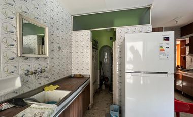 Casa de cinco ambientes con piscina a la venta en Wilde