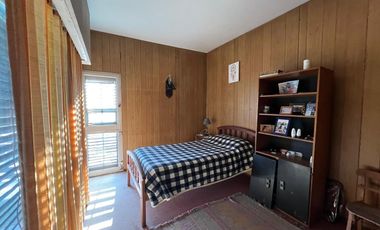 Casa de cinco ambientes con piscina a la venta en Wilde