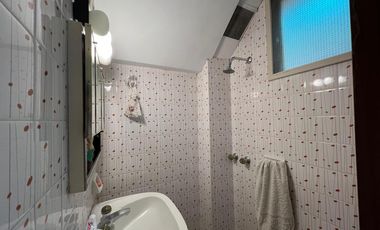 Casa de cinco ambientes con piscina a la venta en Wilde