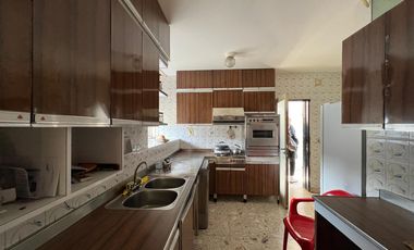 Casa de cinco ambientes con piscina a la venta en Wilde