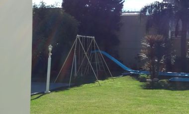 Casa de cinco ambientes con piscina a la venta en Wilde