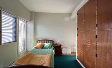 Casa de cinco ambientes con piscina a la venta en Wilde