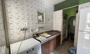 Casa de cinco ambientes con piscina a la venta en Wilde