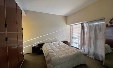 Casa de cinco ambientes con piscina a la venta en Wilde