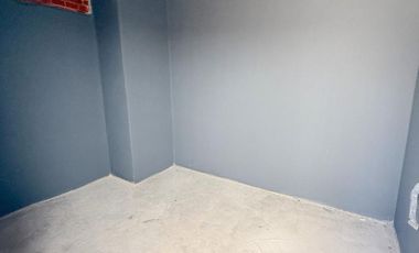 Oficina 4 amb primer piso por escalera en plena zona comercial de Alvear Martinez. Muy luminoso!