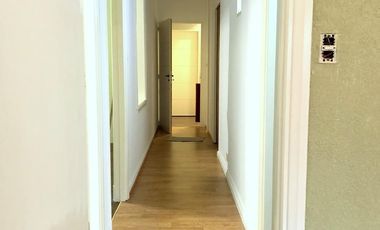 Oficina 4 amb primer piso por escalera en plena zona comercial de Alvear Martinez. Muy luminoso!