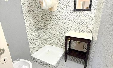 Oficina 4 amb primer piso por escalera en plena zona comercial de Alvear Martinez. Muy luminoso!