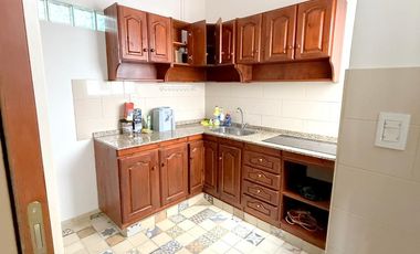 Oficina 4 amb primer piso por escalera en plena zona comercial de Alvear Martinez. Muy luminoso!