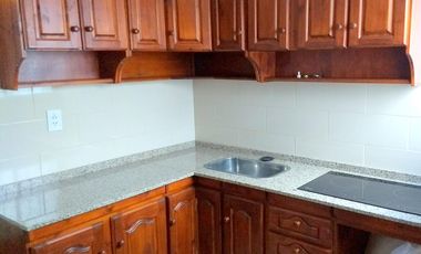 Oficina 4 amb primer piso por escalera en plena zona comercial de Alvear Martinez. Muy luminoso!