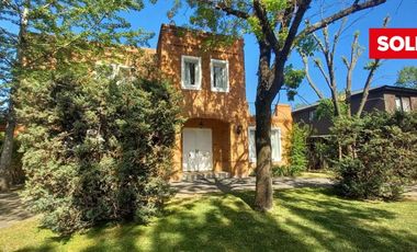 Casa  venta, lote central, Barrio el Portillo