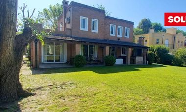 Casa  venta, lote central, Barrio el Portillo