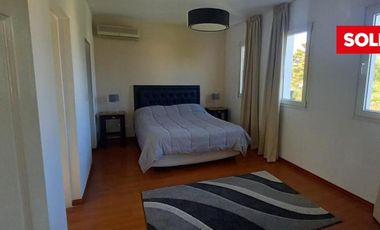 Casa  venta, lote central, Barrio el Portillo