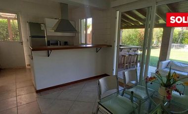 Casa  venta, lote central, Barrio el Portillo