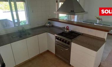 Casa  venta, lote central, Barrio el Portillo