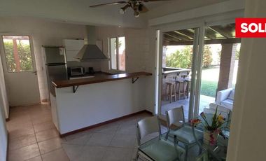 Casa  venta, lote central, Barrio el Portillo