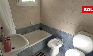 Casa  venta, lote central, Barrio el Portillo