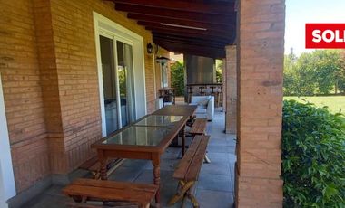 Casa  venta, lote central, Barrio el Portillo