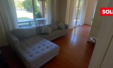 Casa  venta, lote central, Barrio el Portillo