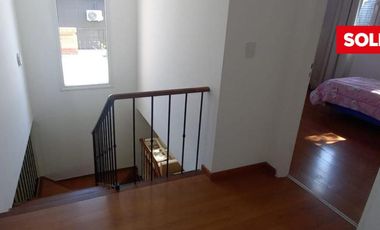 Casa  venta, lote central, Barrio el Portillo