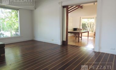 Chalet en venta. Zona Los Troncos. Jardin. 3 dormitorios, playroom, garage