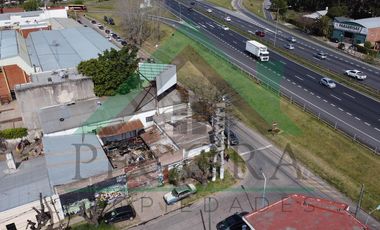 Galpon sobre Panamericana - Belen De Escobar.