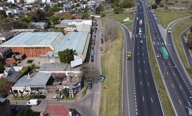 Galpon sobre Panamericana - Belen De Escobar.