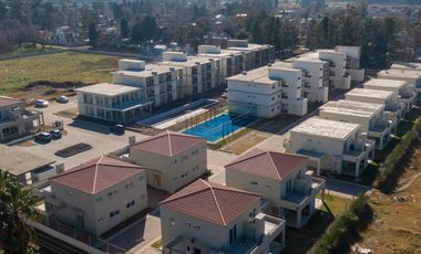 Casa Duplex  Venta 3 Ambientes con Jardín Chic Village