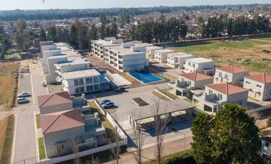 Casa Duplex  Venta 3 Ambientes con Jardín Chic Village