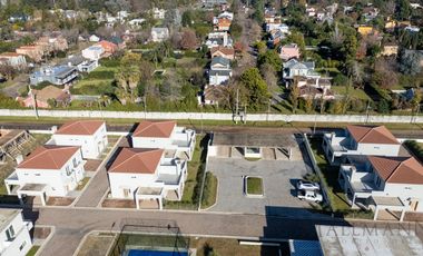 Casa Duplex  Venta 3 Ambientes con Jardín Chic Village