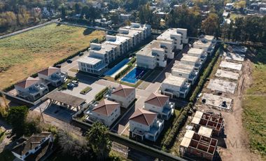 Casa Duplex  Venta 3 Ambientes con Jardín Chic Village