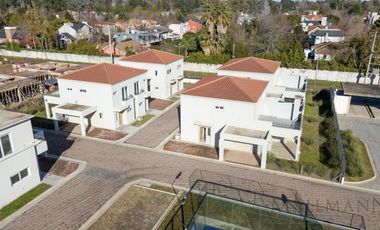 Casa Duplex  Venta 3 Ambientes con Jardín Chic Village