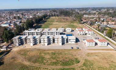 Casa Duplex  Venta 3 Ambientes con Jardín Chic Village