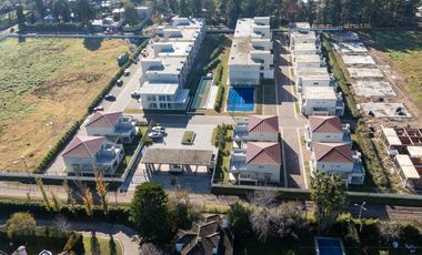 Casa Duplex  Venta 3 Ambientes con Jardín Chic Village