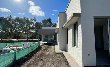 VENTA CASA 4 AMBIENTES MIRALAGOS II